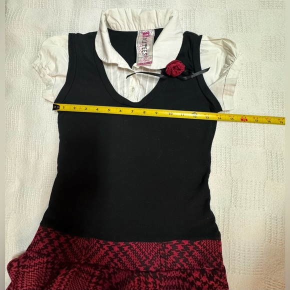 Vintage Beautees Black and White Dress with Red Accent - Picture 5 of 9